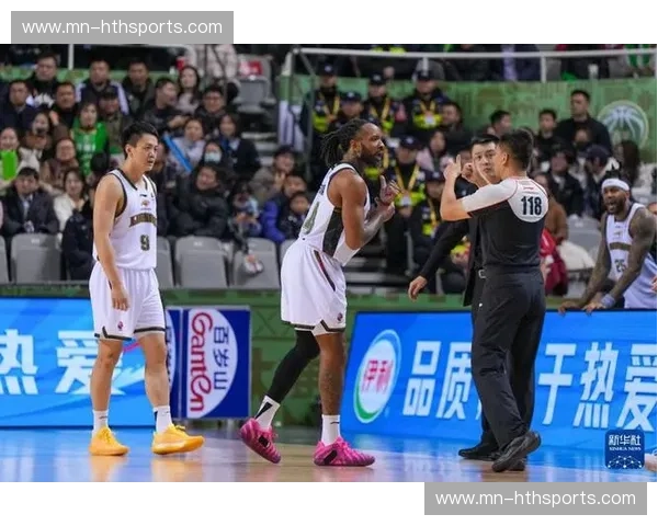 重燃铁血蓝魂：在那场男篮蓝队对阵立陶宛的录像里，藏着中国篮球最不屈的脊梁